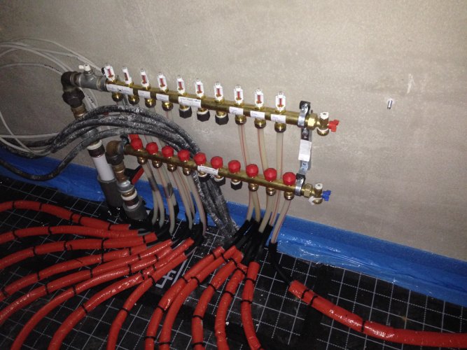 Fußbodenheizung-Verteiler